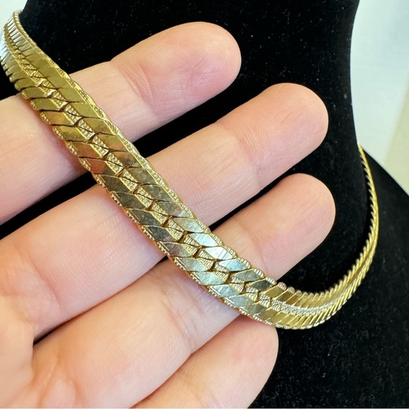 Vintage Necklace Gold Tone Herringbone Flat Chain Collar Costume Jewelry - Picture 6 of 15